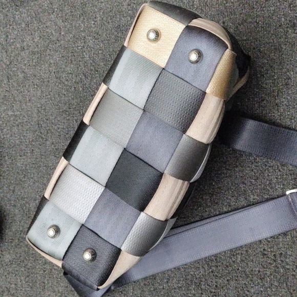 Harveys Safety Belt Crossbody Bag - Picture 7 of 11